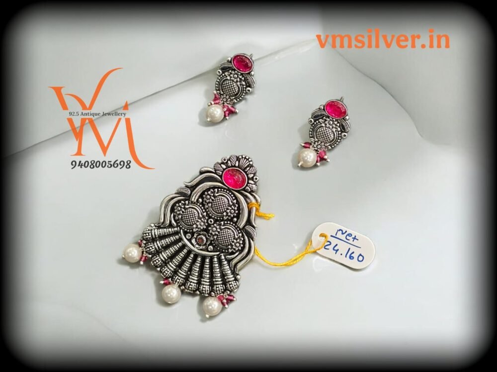 92.5 Antique Pendant Set