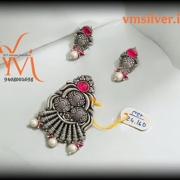92.5 Antique Pendant Set