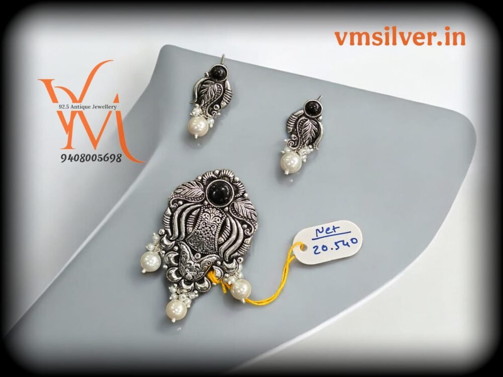 92.5 Antique Pendant Set