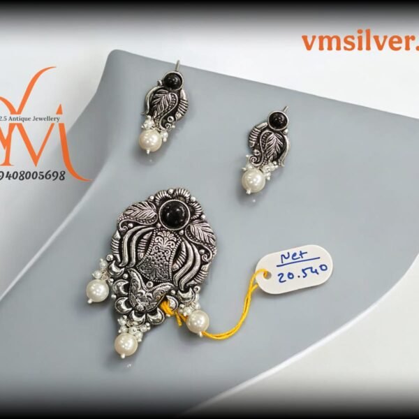 92.5 Antique Pendant Set