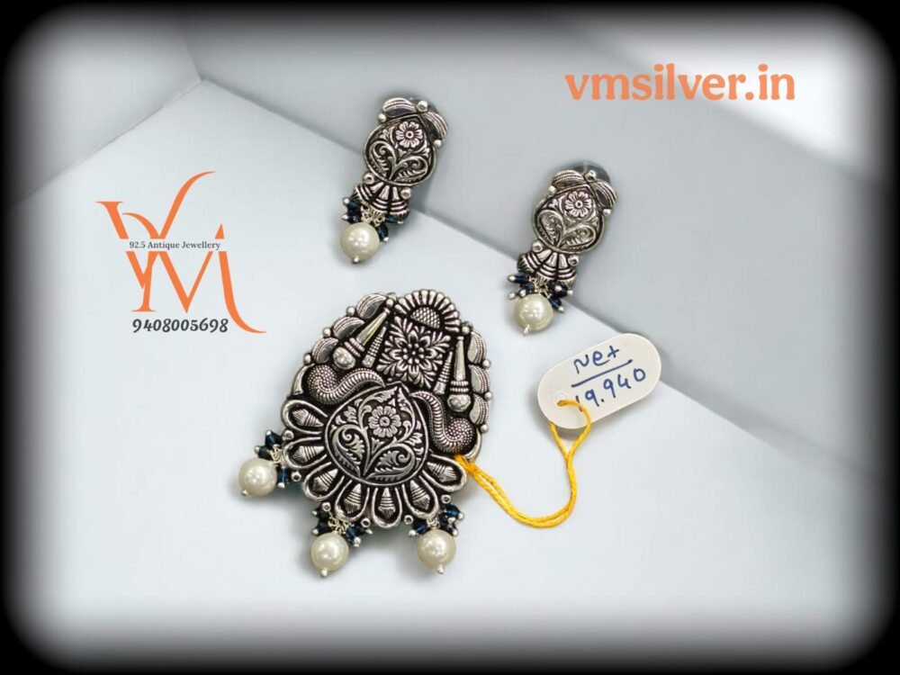 92.5 Antique Pendant Set