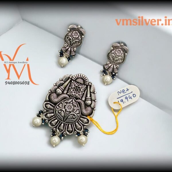 92.5 Antique Pendant Set